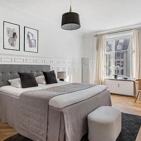 Apartment Sanders Frontier - Pleasant Three-bedroom Near Royal Palace *